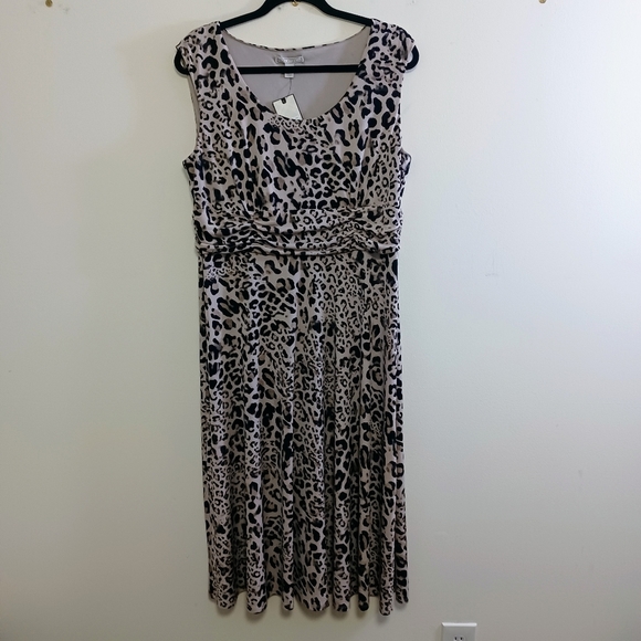 Dana Buchman Dresses & Skirts - DANA Buchman Leopard Print Dress Sz L NWT